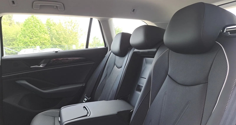 Volkswagen Passat cena 200500 przebieg: 10, rok produkcji 2024 z Piła małe 254
